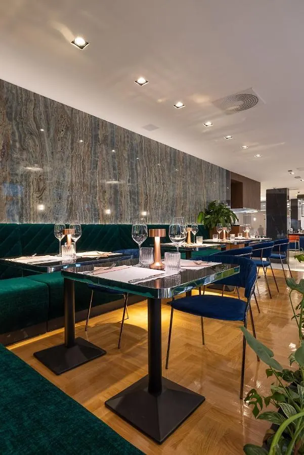 Silver Crown Hotel & Residence, Palace Quarter Budapeste 3*,