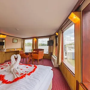 3* Ботель Fortuna Boat