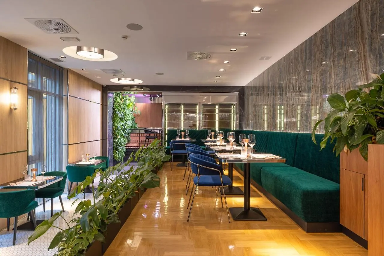***  Silver Crown Hotel & Residence, Palace Quarter ブダペスト ハンガリー